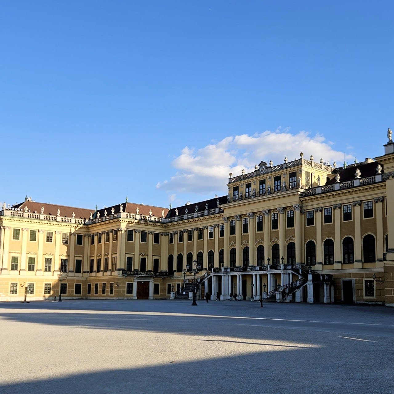 Schloss Schönbrunn Gartenansicht mit Gloriette im Hintergrund